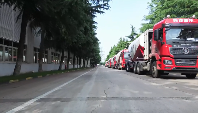大單!100臺#粉罐半掛車 陸續(xù)發(fā)車，震撼#航拍