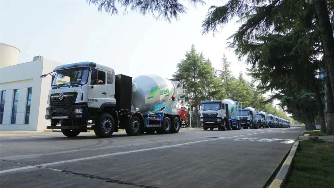 馭風(fēng)而行，中集車(chē)輛15臺(tái)新能源攪拌車(chē)駛?cè)牒?，繪就荊楚生態(tài)長(zhǎng)卷